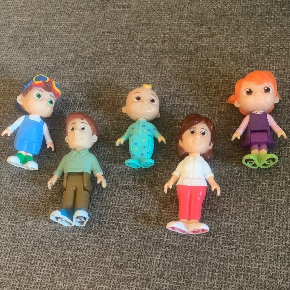 Cocomelon Talking Singing Blue Toy Van with Figures